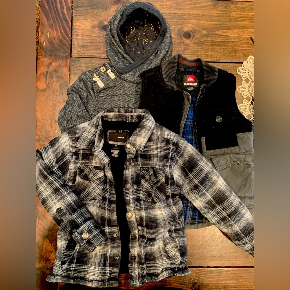 Boys Lot of toddler name brand sweater/vest/jacket black/blue and grey colors
